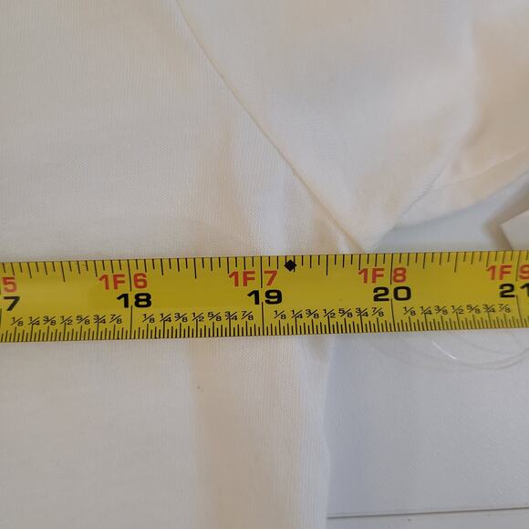 Disney Mickey Mouse Christmas Wreath T-Shirt White Holiday Tee Size Small - Picture 4 of 7